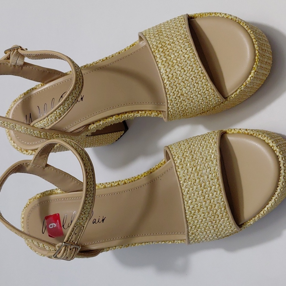 WILD PAIR Women's Vidaa Ankle Strap Tan Platform Sandals - 9M